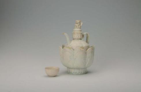 北宋青白釉刻花纹注碗